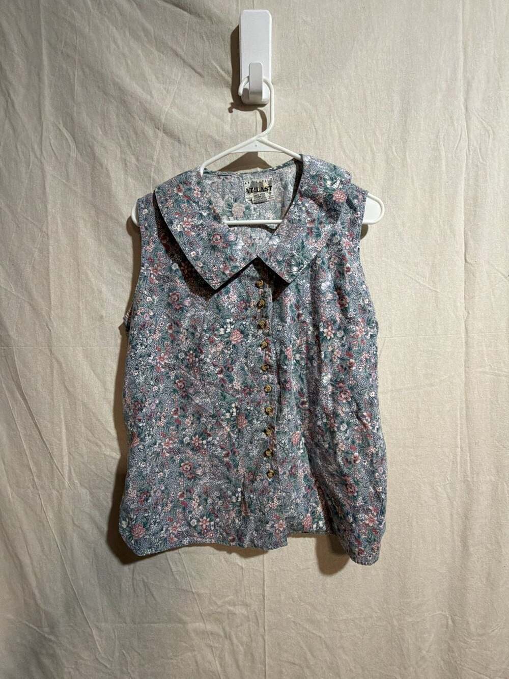 Vintage 1992 Absolutely At Last Floral Sleeveless Button-Down Blouse with Peter